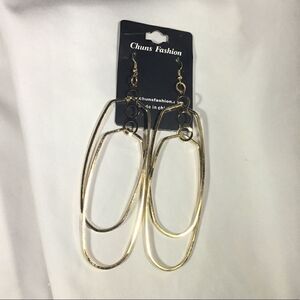 Gold Tone Fashion Earrings (UC3)